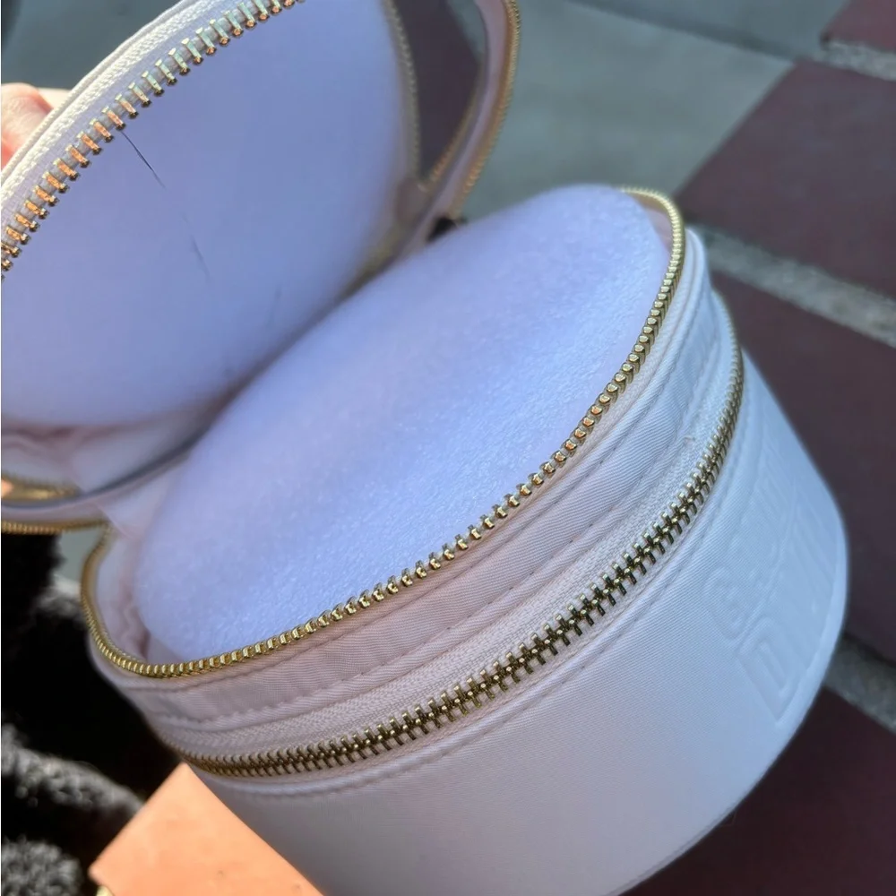 Gaultier Divine Cream Round Makeup Bag - Picture 5 of 5